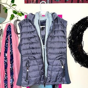 🖤 NEVER WORN Grey YMI Puffy Sleeveless Coat with a hood